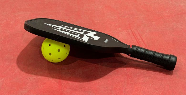 Jugar a pickleball